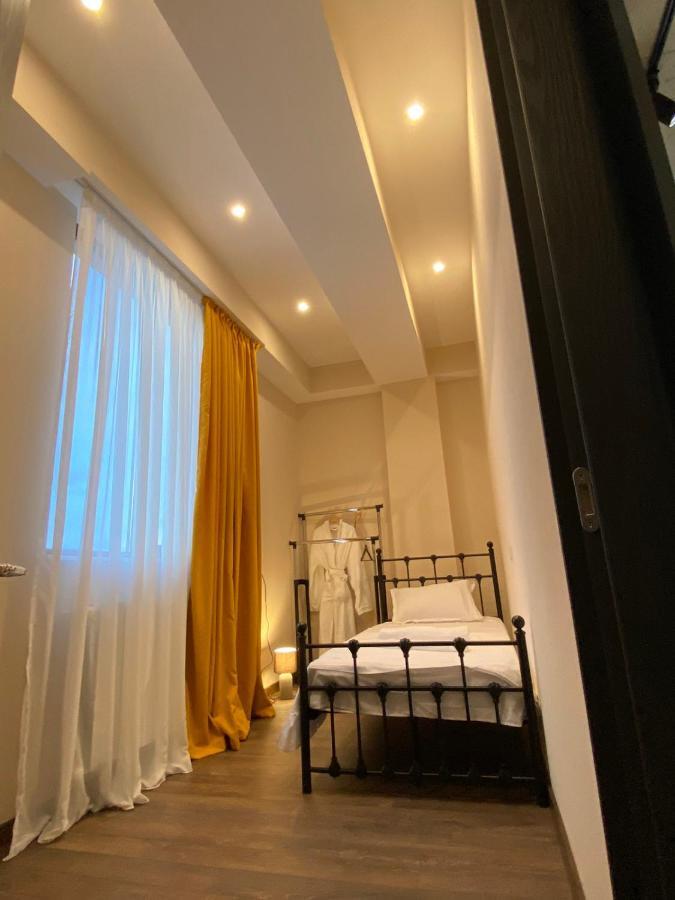 Apartment Sixteen Tbilisi Esterno foto